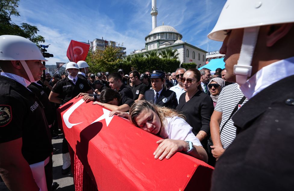 İzmir'de Şehit Polisler Son Yolculuğuna Uğurlandı2