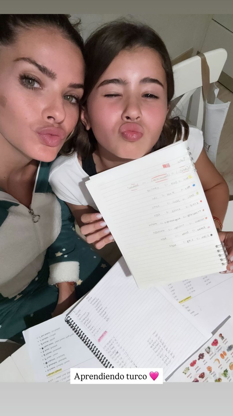 Mauro Icardi'nin Sevgilisi China Suárez Ve Çocukları Türkçe Öğreniyor