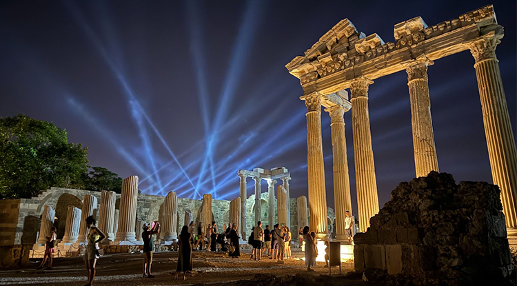 Turizmde Ağustos Zirvesi 7 Milyona Yakın Turist Türkiye'de