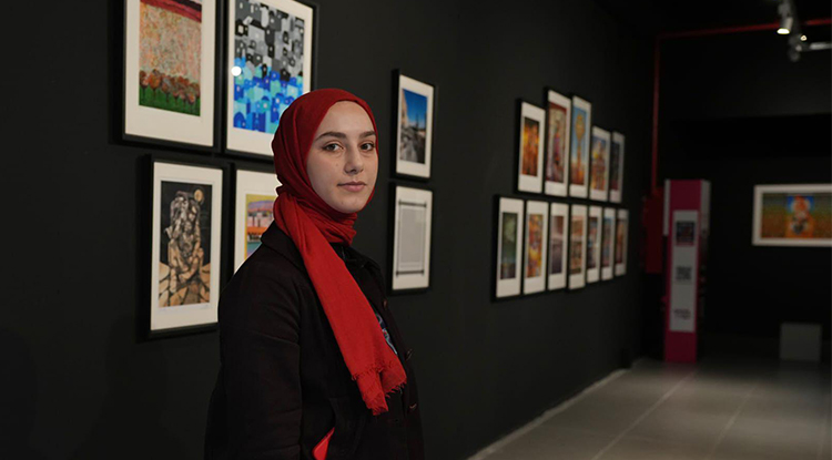 Bakan Ersoy “ Hâlâ Yaşıyorum” Sergisini Gezdi 2