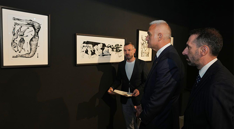 Bakan Ersoy “ Hâlâ Yaşıyorum” Sergisini Gezdi 3