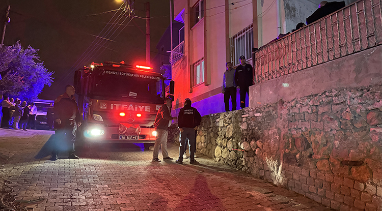 Denizli'de Bir Evin Tavanı Çöktü 6 Kişi Yaralandı