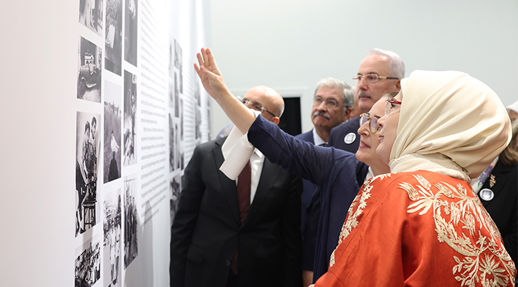 Emine Erdoğan, Vakıf Bank Sanat Galerisi'nin Açılış Törenine Katıldı 2