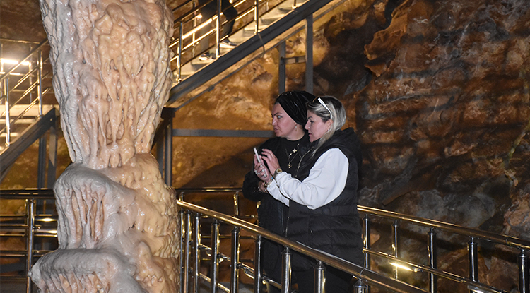 Gümüşhane'deki Karaca Mağarası'nda Ziyaretçi Sayısı 110 Bini Geçti 1