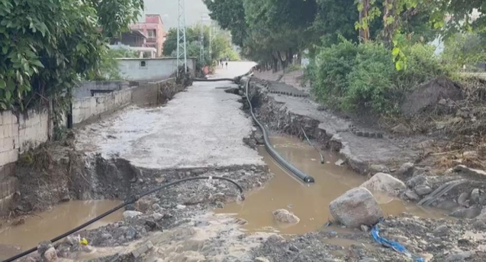 Hatay'da Sağanak Hayatı Felç Etti1