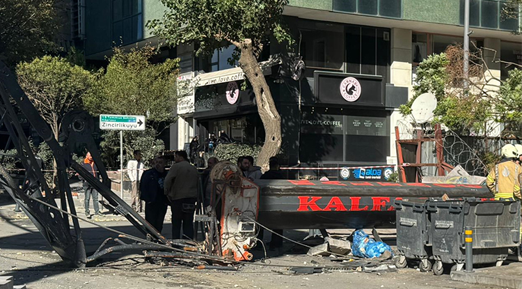 İstanbul’da Inşaat Alanındaki Vinç Öğrenci Yurduna Devrildi 1