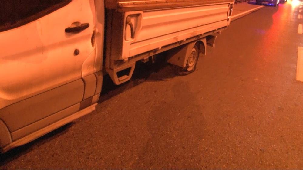 İstanbul’da Yerinden Çıkan Genleşme Derzi Araçların Lastiklerini Patlattı2