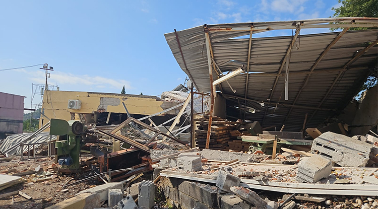 İzmir’de Bir Evde Patlama Meydana Geldi 1 Kişi Yaralandı 2