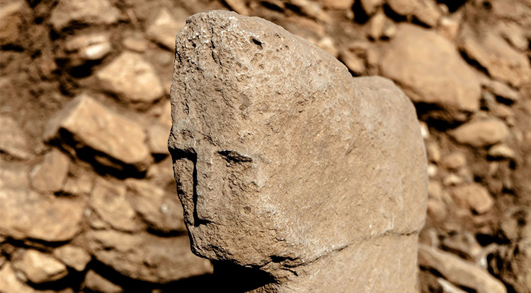 Karahantepe’de Büyük Keşif İnsan Yüzlü Dikilitaş Bulundu 2