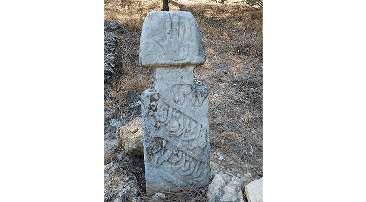 M E Z A R L A R D A K İ ‘ E L’ S E M B O L L E R İ