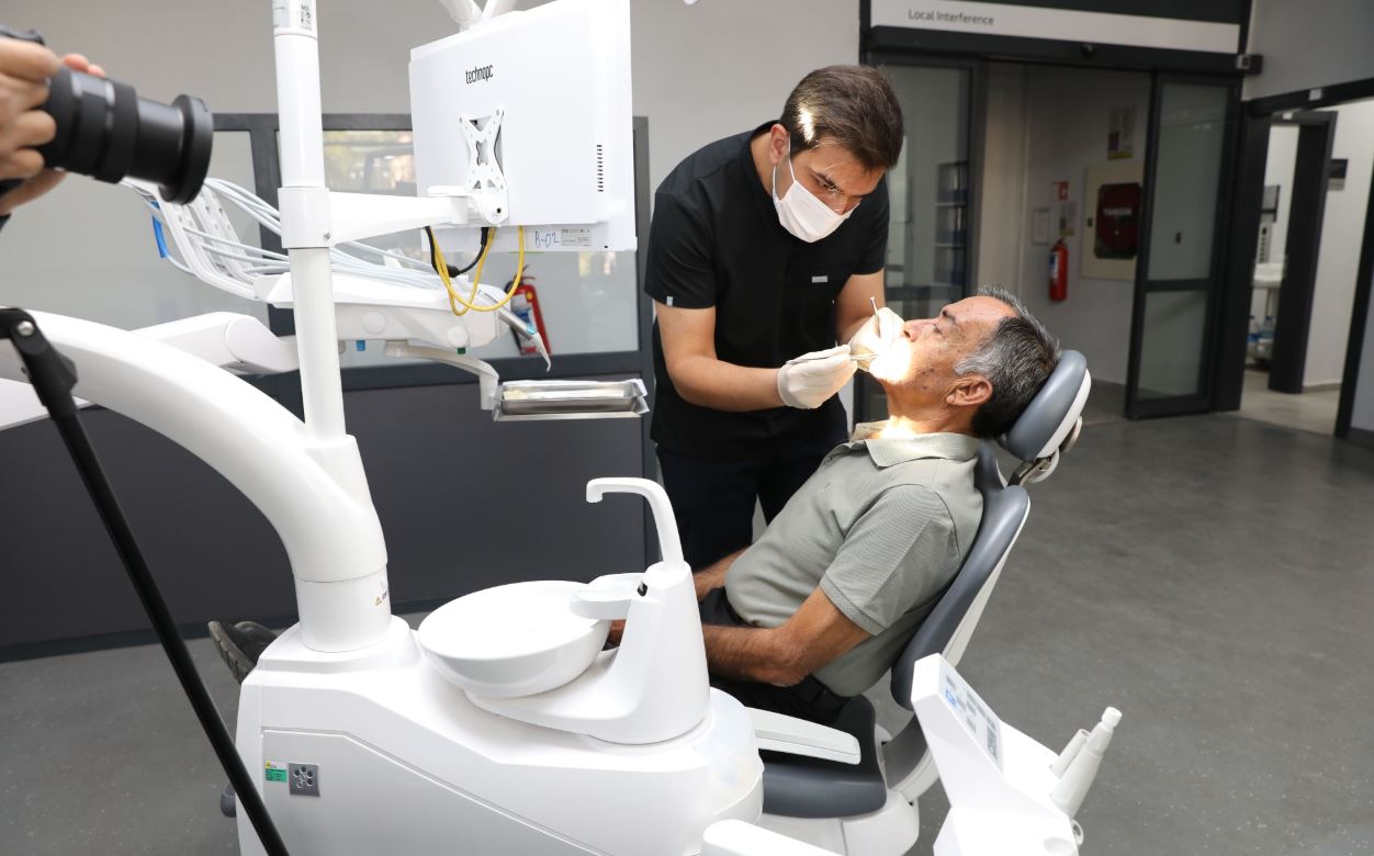 Makü Diş Hekimliği Fakültesi’nde 10 Yıllık Ağrıya Sonn1