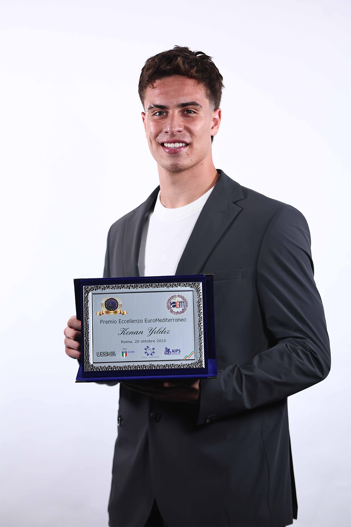 Milli Futbolcu Kenan Yıldız, Akdeniz Mükemmeliyet Ödülü’ne Layık Görüldü 2