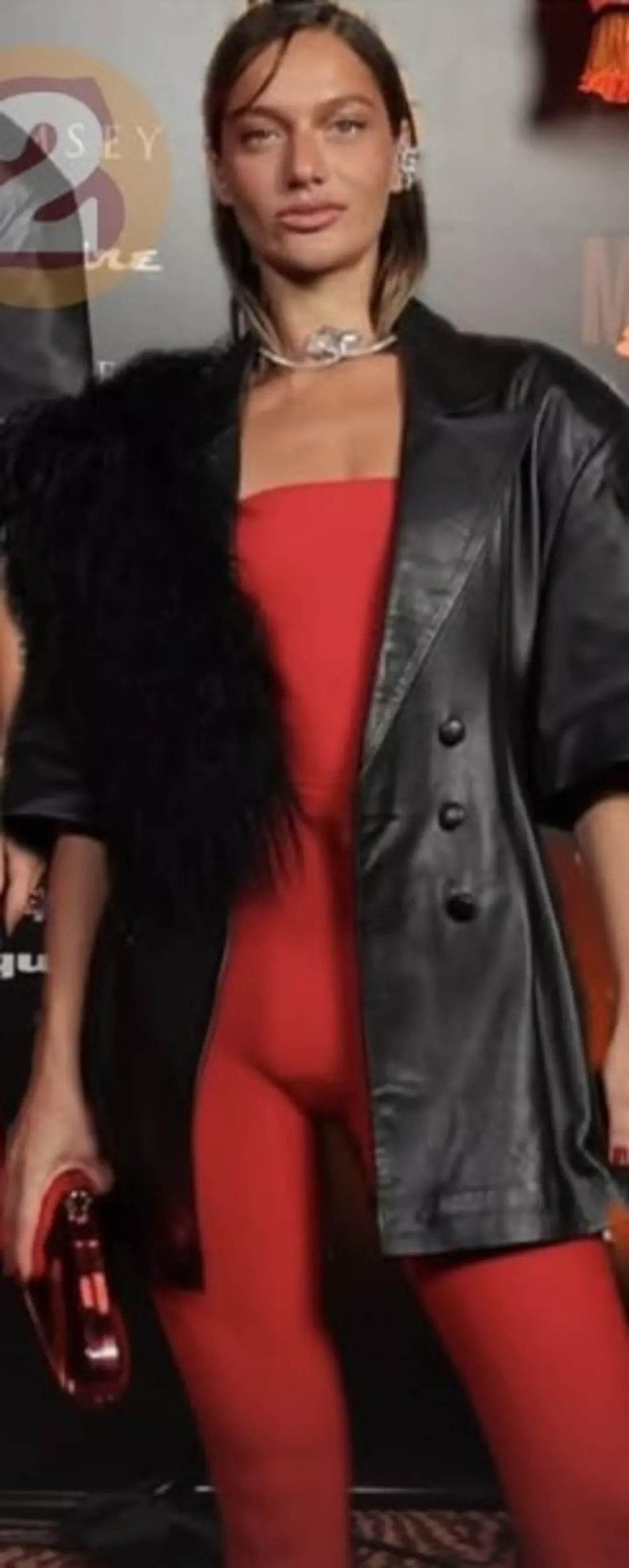 Oyuncu Gülcan Arslan Taytlı Tulumuyla Olay Oldu