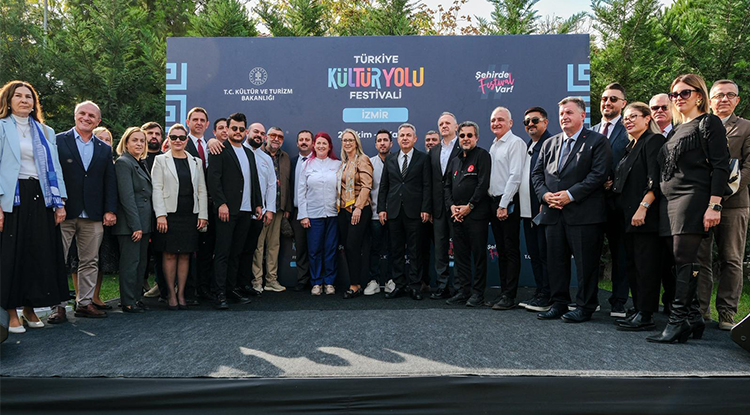Sanatın Kalbi Bu Kez Ege’de Atıyor İzmir Kültür Yolu Festivali Başladı 7