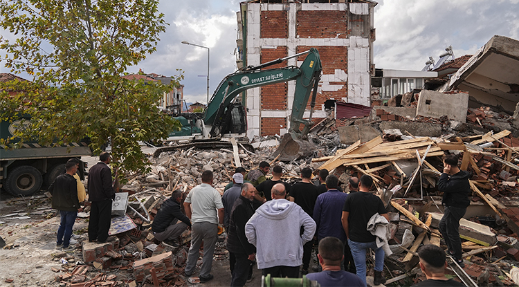 Sındırgı’da 80'I Konut 127 Bağımsız Bölümün Ağır Hasarlı Olduğu Belirlendi