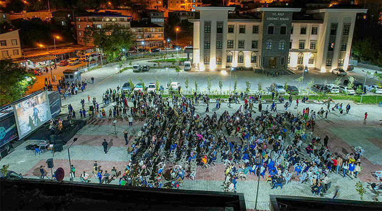 Sinema Tırı Binlerce Çocuğu Beyaz Perdeyle Buluşturdu