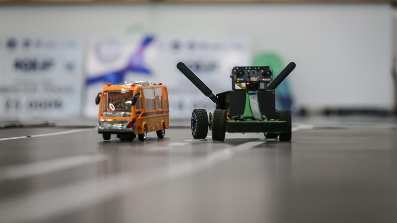 Tasarladıkları Mini Otonom Araçla Uluslararası Yarışmalarda Zirveyi Hedefliyorlar1
