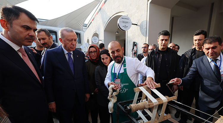 Cumhurbaşkanı Erdoğan, Usta Eller Sanatçıları Çarşısı'nı Ziyaret Etti 1