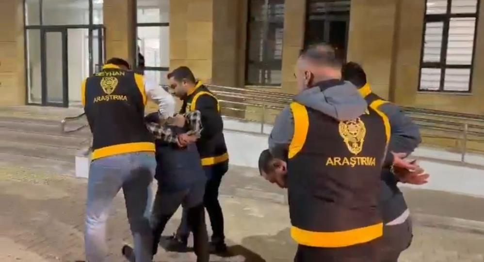 Gardıroptan Cephanelik Çıktı Kardeşler Yakalandı