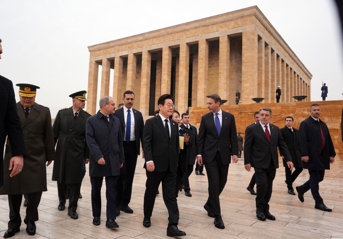 Güney Kore Devlet Başkanı Lee, Anıtkabir'i Ziyaret Etti (2)