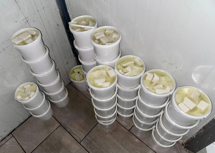 Hatay'da Etiketsiz 2,3 Ton Süt Ürünü Imha Edildi