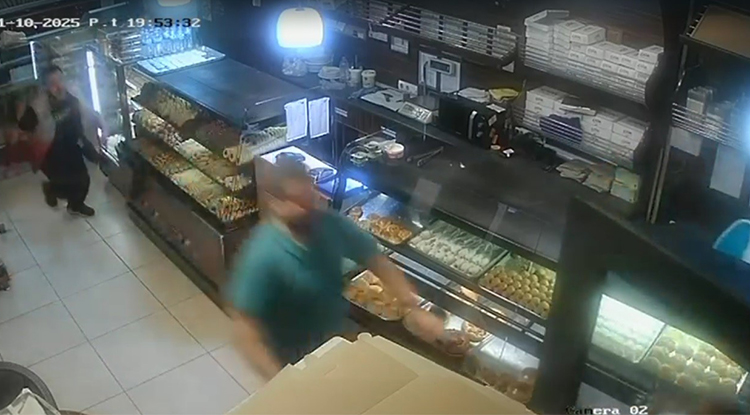 İzmir’de Korkunç Olay Bıçaklı Saldırgan Korku Dolu Anlar Yaşattı