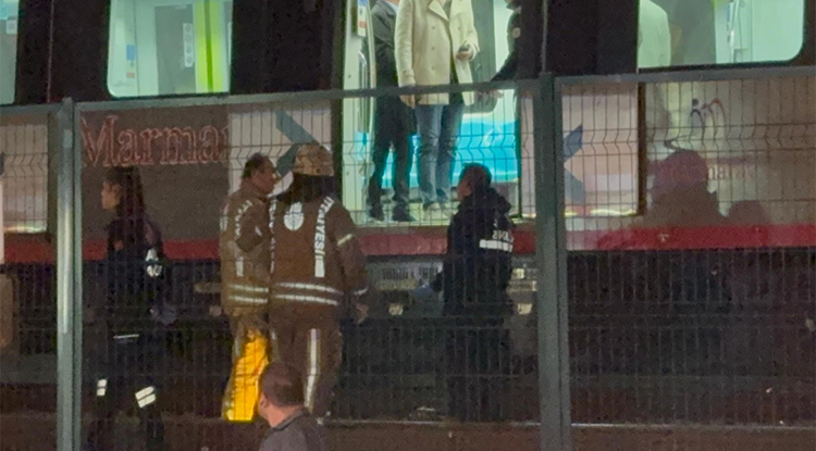 Marmaray Durağında Korkunç Olay Raylara Atlayan Şahıs Hayatını Kaybetti 1