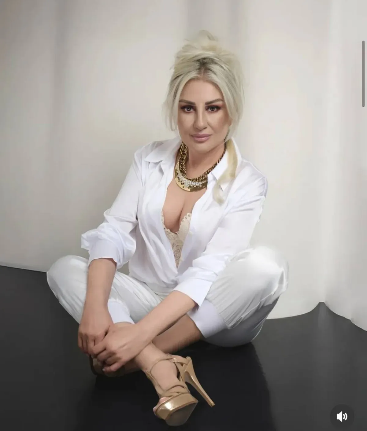 Muazzez Ersoy'dan Iddialı Fotoğraflar1