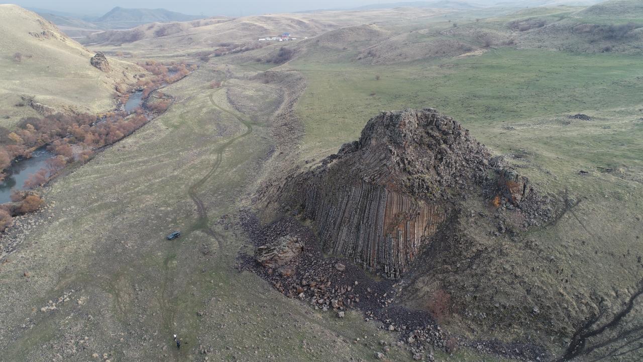 Muş'ta Tabiat Harikası Bazalt Sütunları Keşfedilmeyi Bekliyor