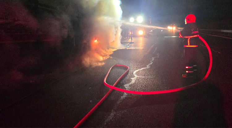 Şanlıurfa’da Bir Tırın Dorsesinde Yangın Çıktı