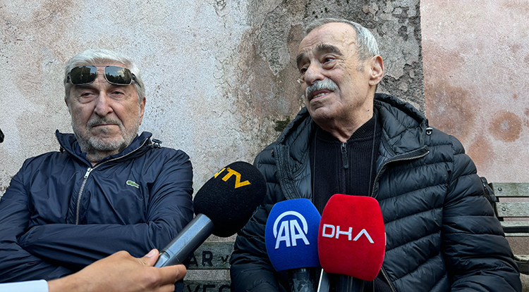 Usta Oyuncu Ahmet Gülhan Son Yolculuğuna Uğurlandı 5