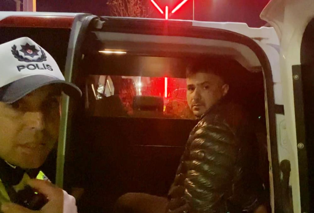 Alkollü Sürücü Emniyet Müdürünün Makam Aracına Çarptı1