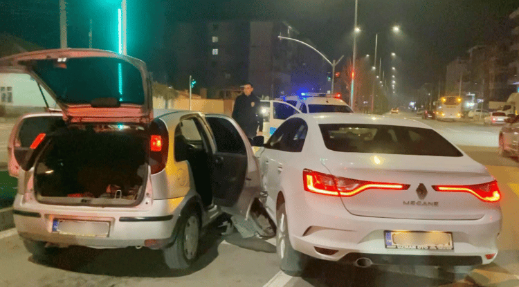 Alkollü Sürücü Emniyet Müdürünün Makam Aracına Çarptı2