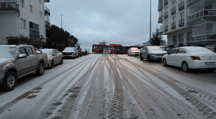 Ankara'da Yüksek Kesimlere Kar Yağdı