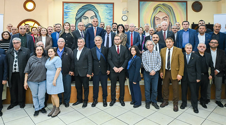 Bakan Ersoy, Karacaahmet Sultan Cemevi’nde Kanaat Önderleriyle Bir Araya Geldi 2