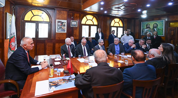 Bakan Ersoy, Karacaahmet Sultan Cemevi’nde Kanaat Önderleriyle Bir Araya Geldi 5