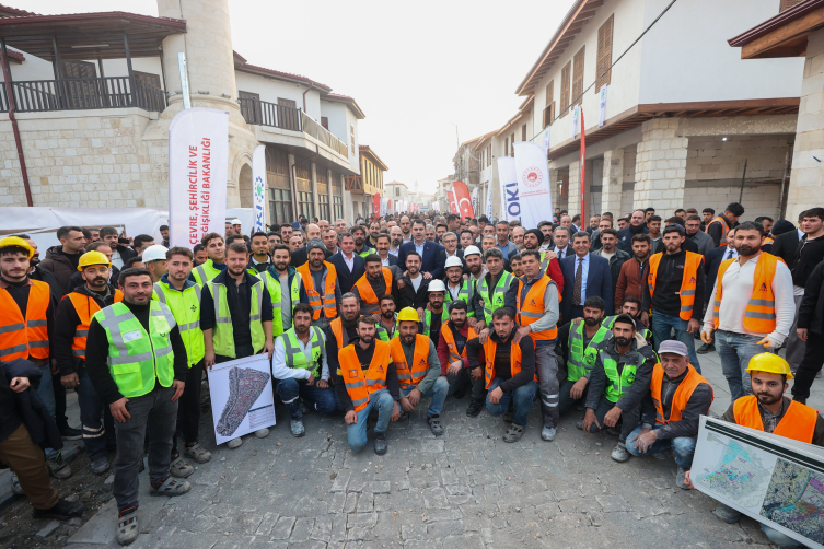 Bakan Kurum Hatay'da Deprem Konutlarını Inceledi1