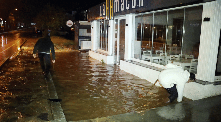 Bodrum'da Kuvvetli Sağanak Ve Dolu Etkili Oldu