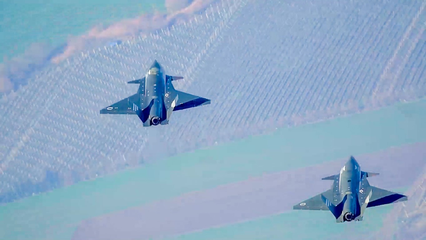 Dünya Havacılık Tarihinde Ilk! İki Kizilelma Otonom Kol Uçuşu Yaptı (1)