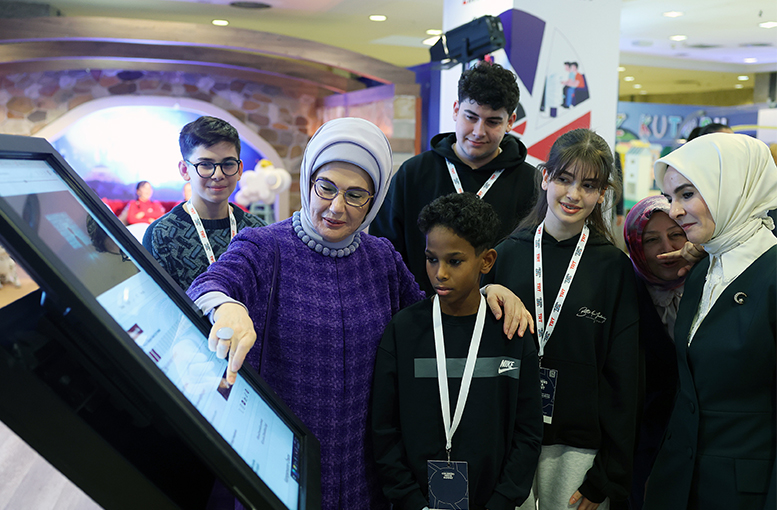 Emine Erdoğan Dijital Dönüşümün Olumsuz Etkilerine Karşı Bizi Koruyacak Olan Güçlü Ailelerdir 2