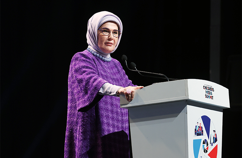 Emine Erdoğan Dijital Dönüşümün Olumsuz Etkilerine Karşı Bizi Koruyacak Olan Güçlü Ailelerdir 4