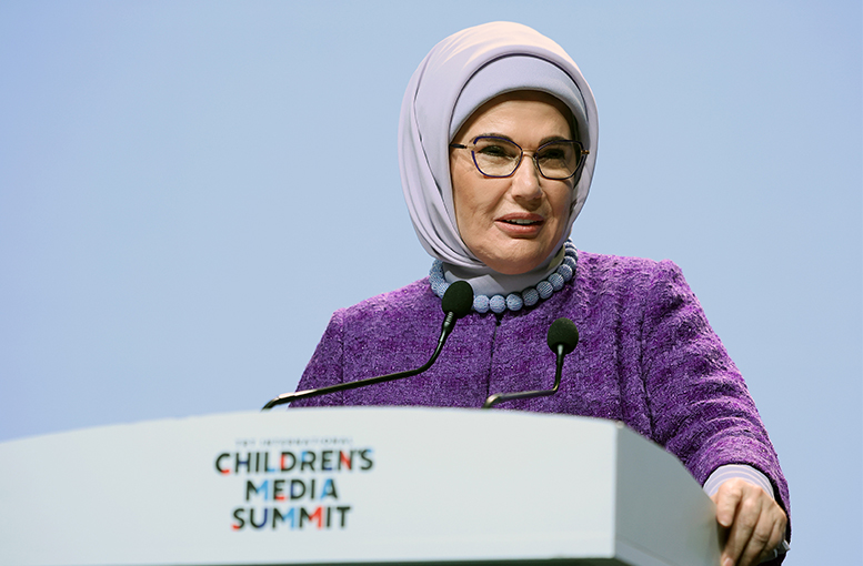 Emine Erdoğan Dijital Dönüşümün Olumsuz Etkilerine Karşı Bizi Koruyacak Olan Güçlü Ailelerdir