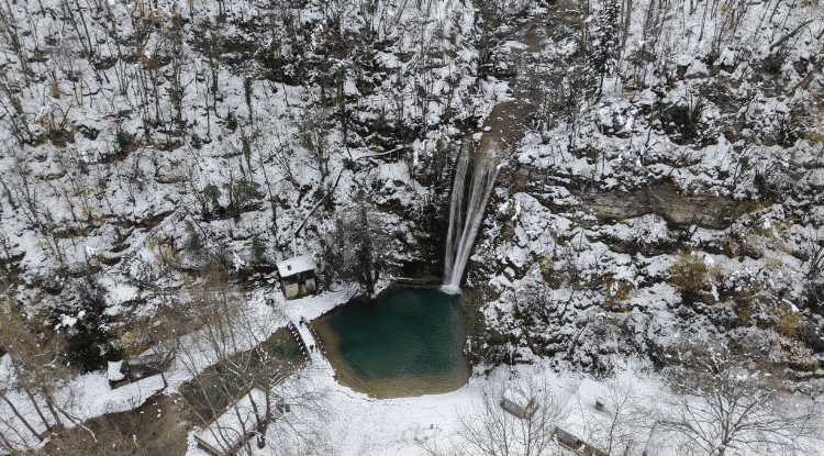 Erfelek Tatlıca Şelaleleri Tabiat Parkı Kış Güzelliğine Büründü