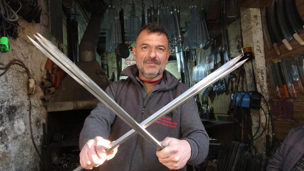 Eski Yöntemlerle Ürettiği Kebap Şişlerini 15 Ülkeye Ihraç Ediyor1