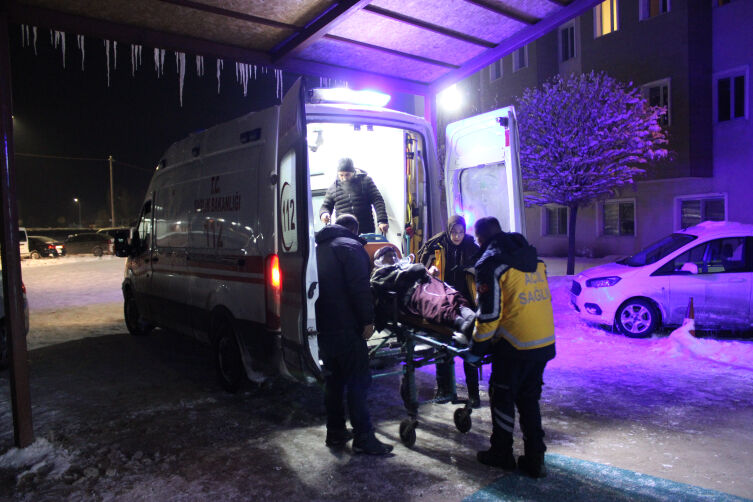 Kapanan Köy Yolları Açıldı, Hastalar Kurtarıldı1