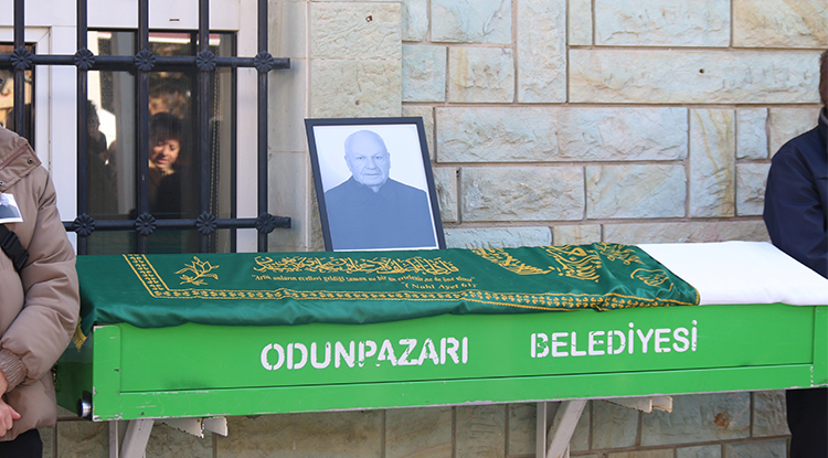 Oyuncu Burcu Özberk’in Acı Günü Dedesi Cumhuriyet Yıldızlar Hayatını Kaybetti 1