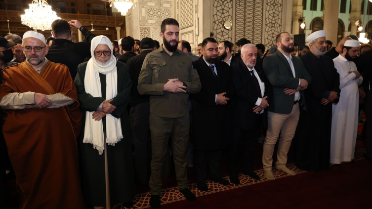 Şara, Devrimin Yıl Dönümünde Emevi Camisi'nden Kardeşlik Mesajı Verdi1