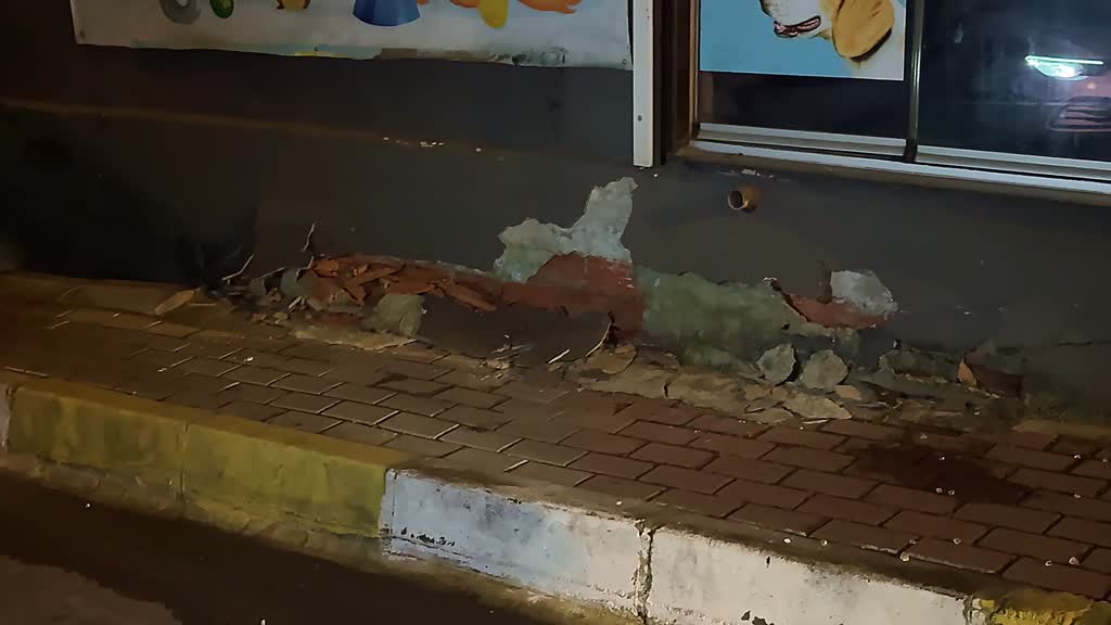 Sarıyer'de Kolonlarında Çatlak Oluşan Bina Boşaltıldı2