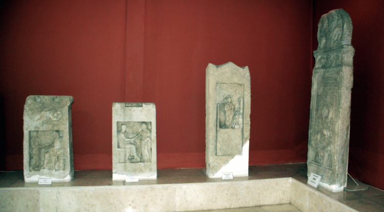 Sinop'ta Inşaat Kazılarında Keşfedilen Tarihi Eserler Titizlikle Çıkarılıyor1