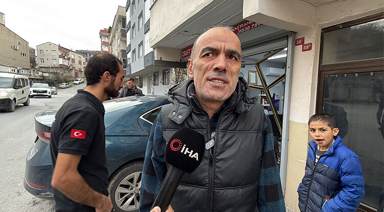 Tıraş Olurken Hayatının Şokunu Yaşadı Otomobil, Berber Dükkanına Daldı 3